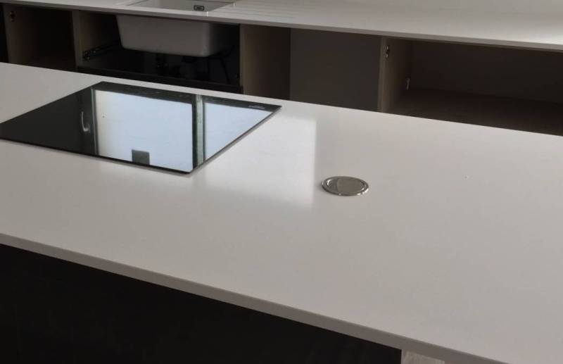 Découpe pour prise télescopique sur de la pierre naturelle à Bordeaux