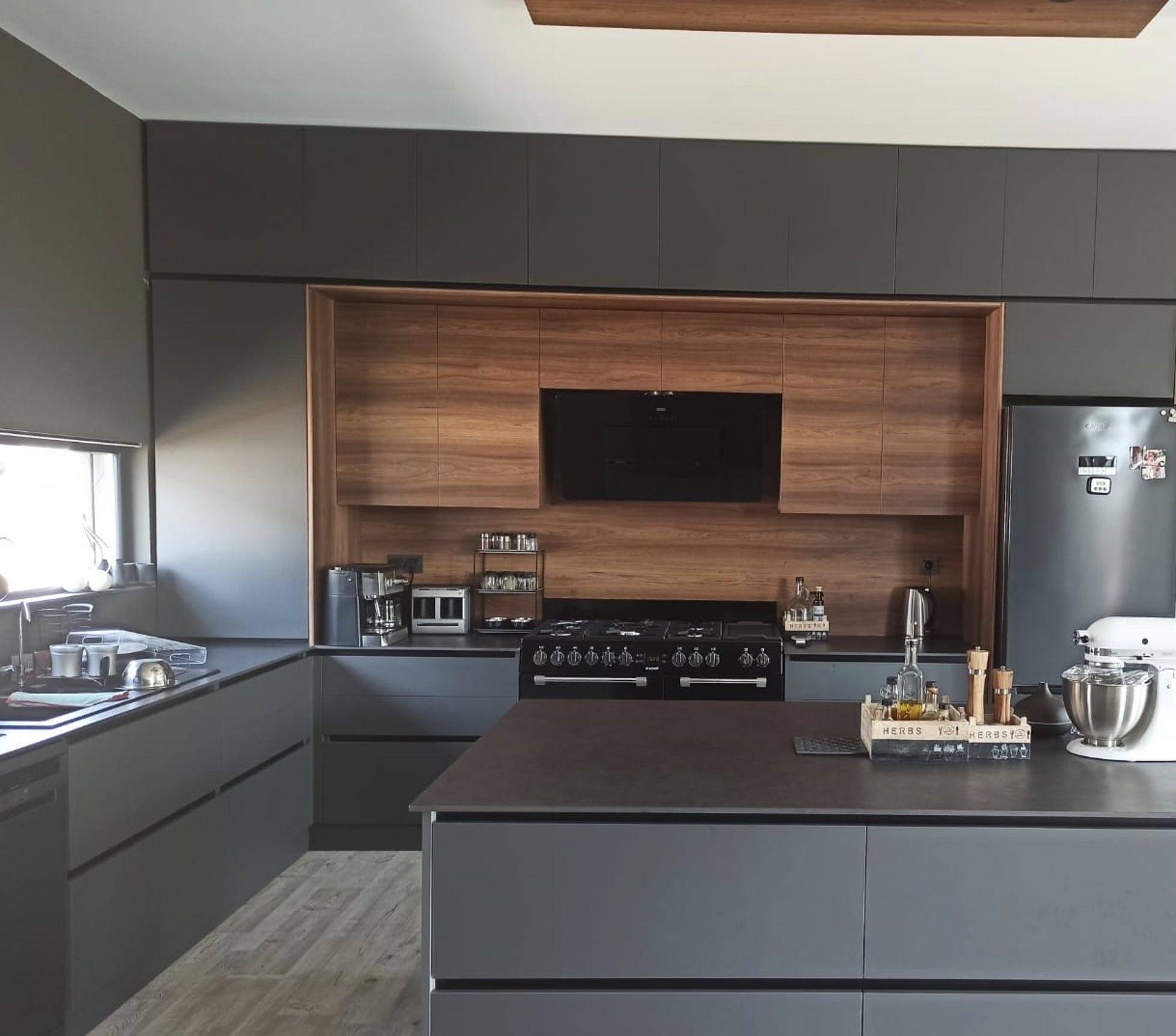 Trouver un plan de travail en Dekton sombre a Gujan Mestras