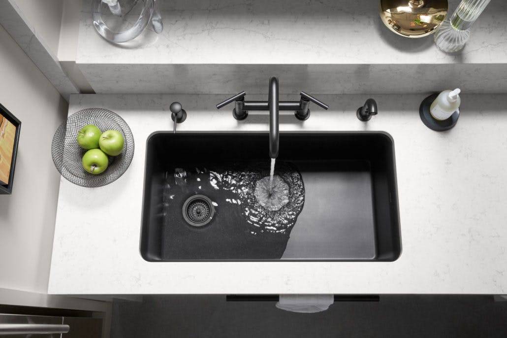Installer une cuve en quartz noire avec un plan de travail blanc Bordeaux 33000