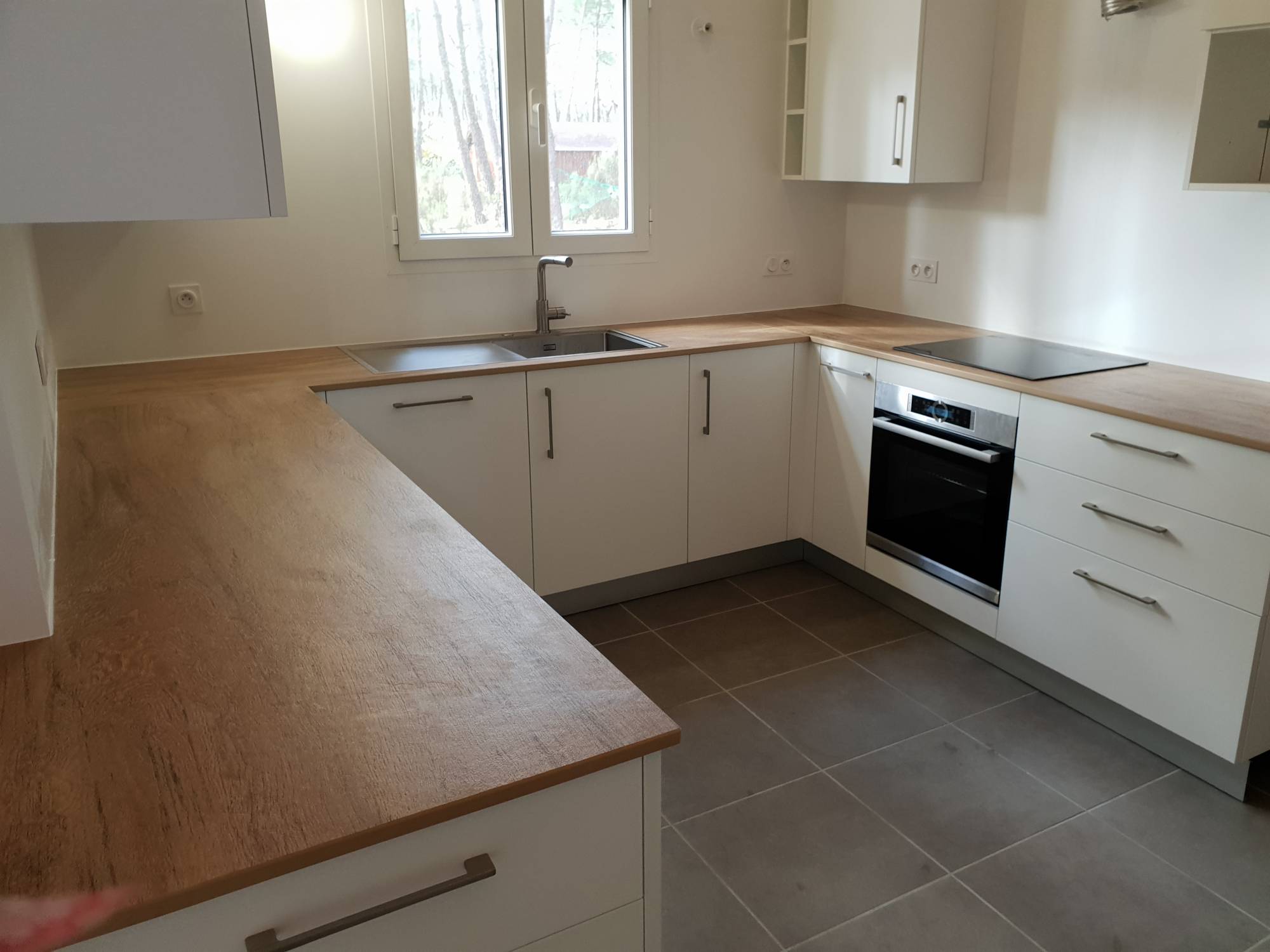 Où trouver un plan de travail en céramique aux allures de bois pas cher pas loin de Marcheprime