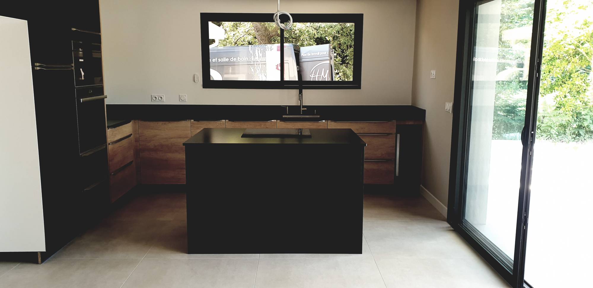 Faire poser un ilot en granit noir du zimbabwe dans sa cuisine sur le bassin d'arcachon