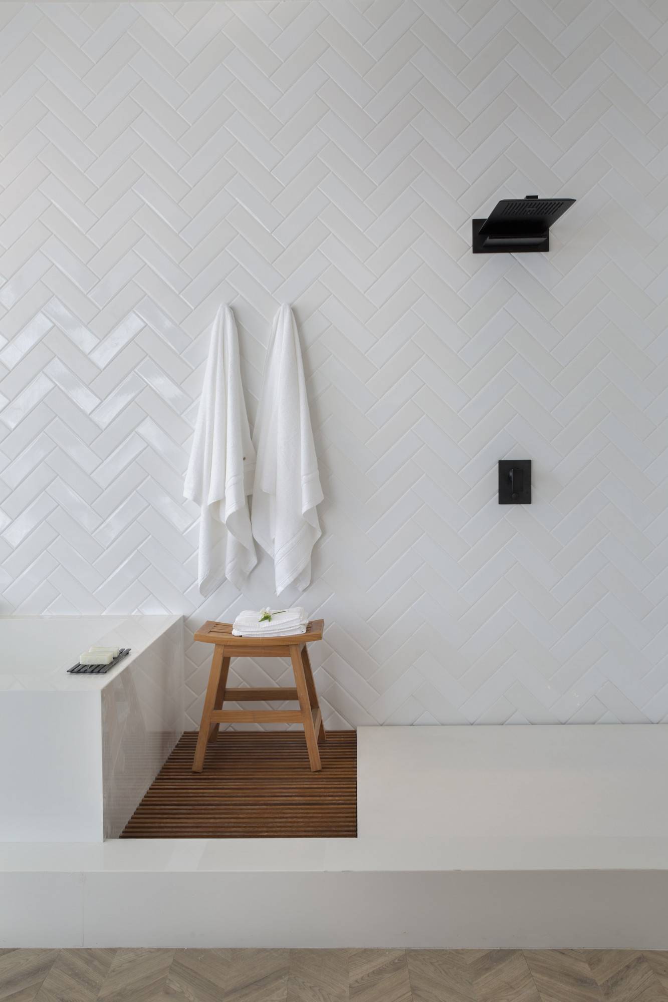 Faire poser du dekton blanc sur son mur de salle de bain à Bordeaux 33