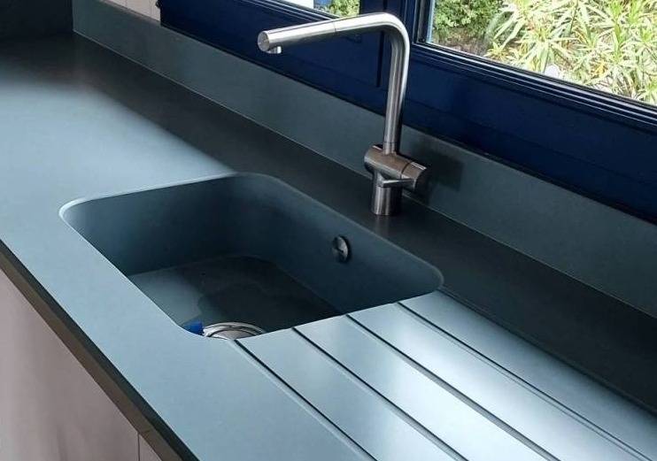 Cuve en Quartz Silestone Integrity de couleur bleue pour la cuisine à Bordeaux