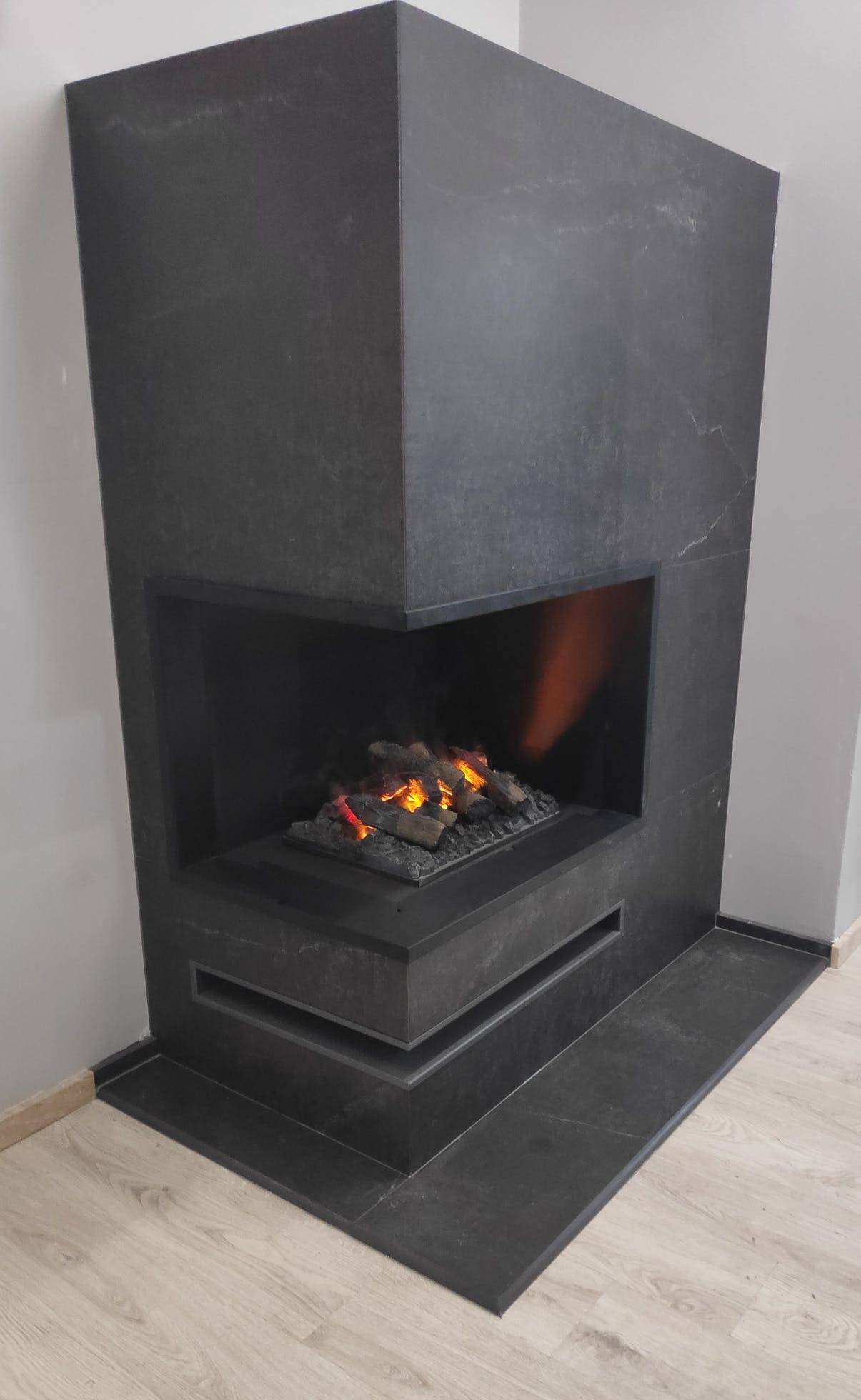 Faire un habillage de cheminée en dekton avec un coloris gris foncé et veiné a cestas