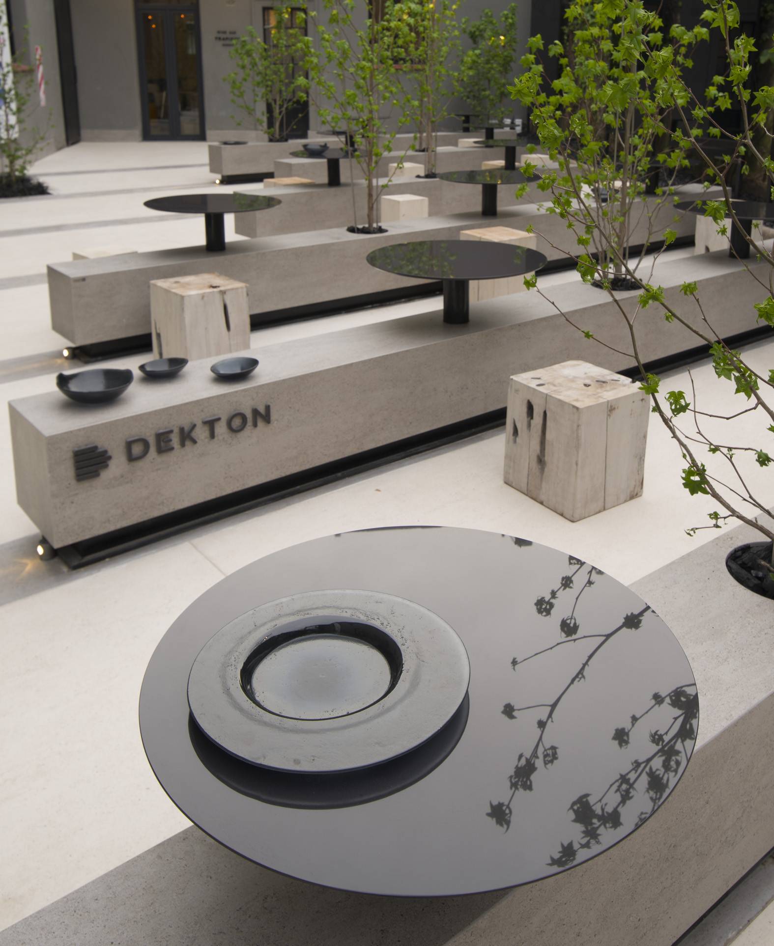 Table d'extérieur en dekton noir Bordeaux