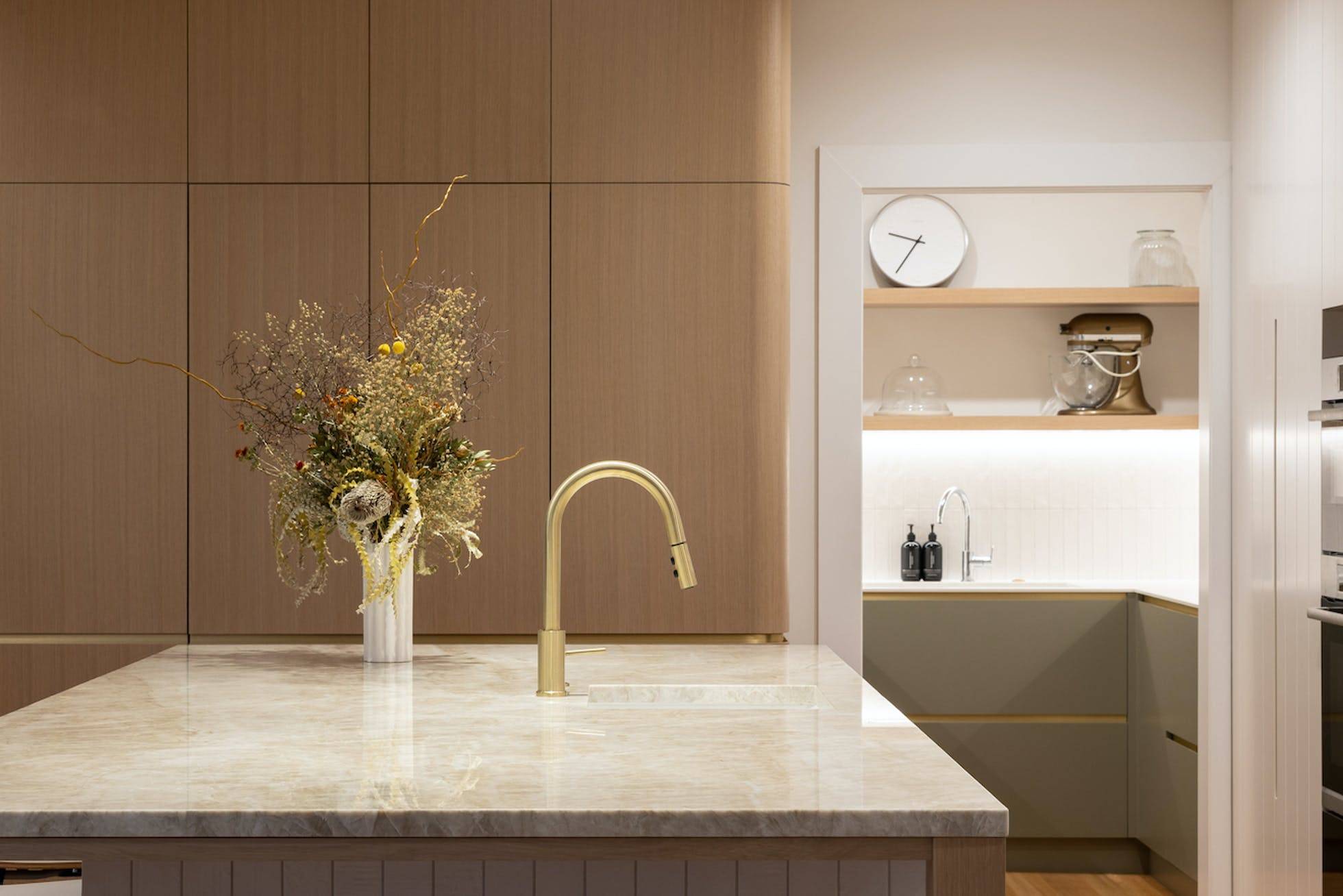 Plan de travail blanc veiné sur Saucats