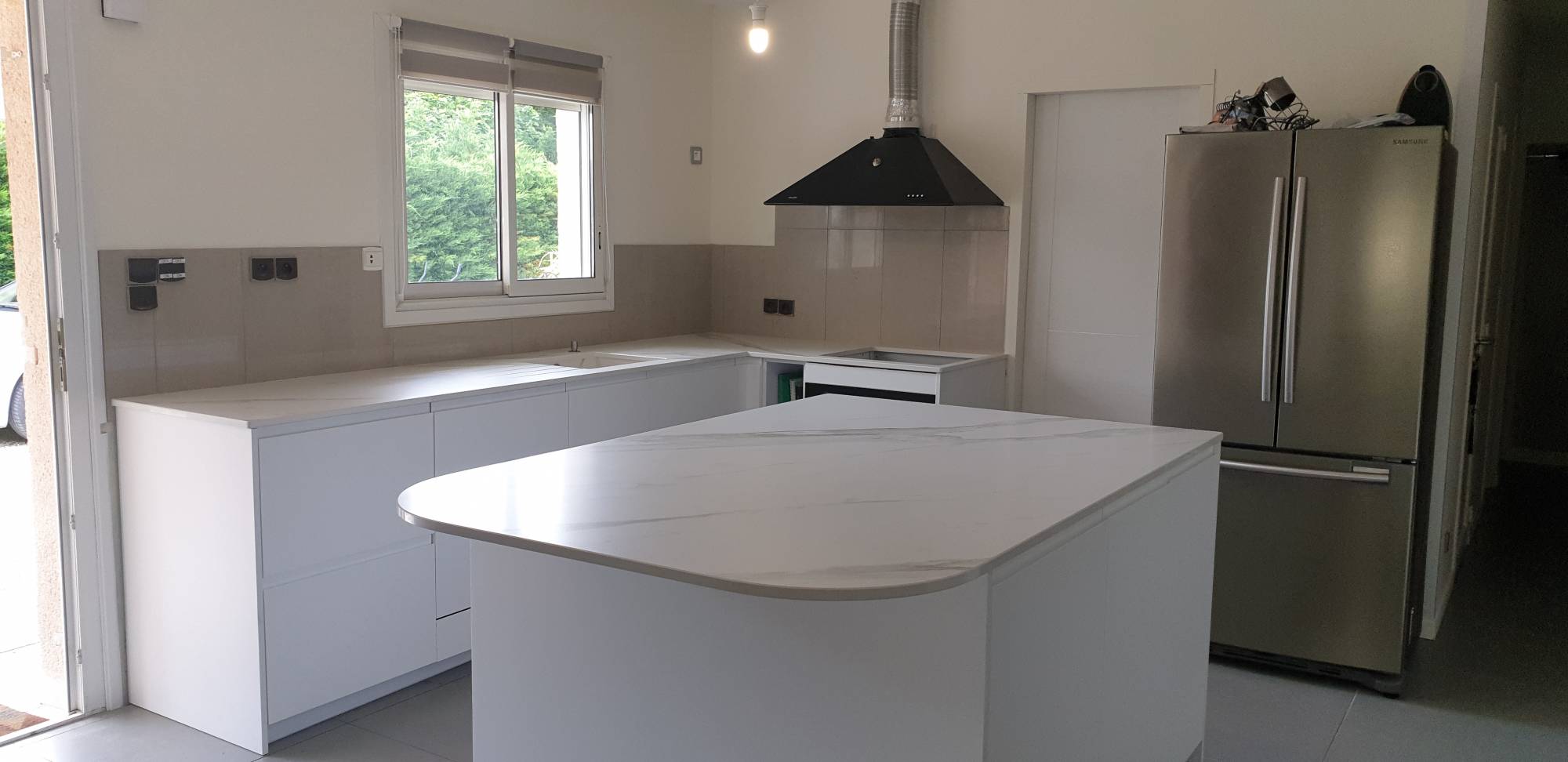 devis plan de travail en céramique blanc à Bordeaux 33